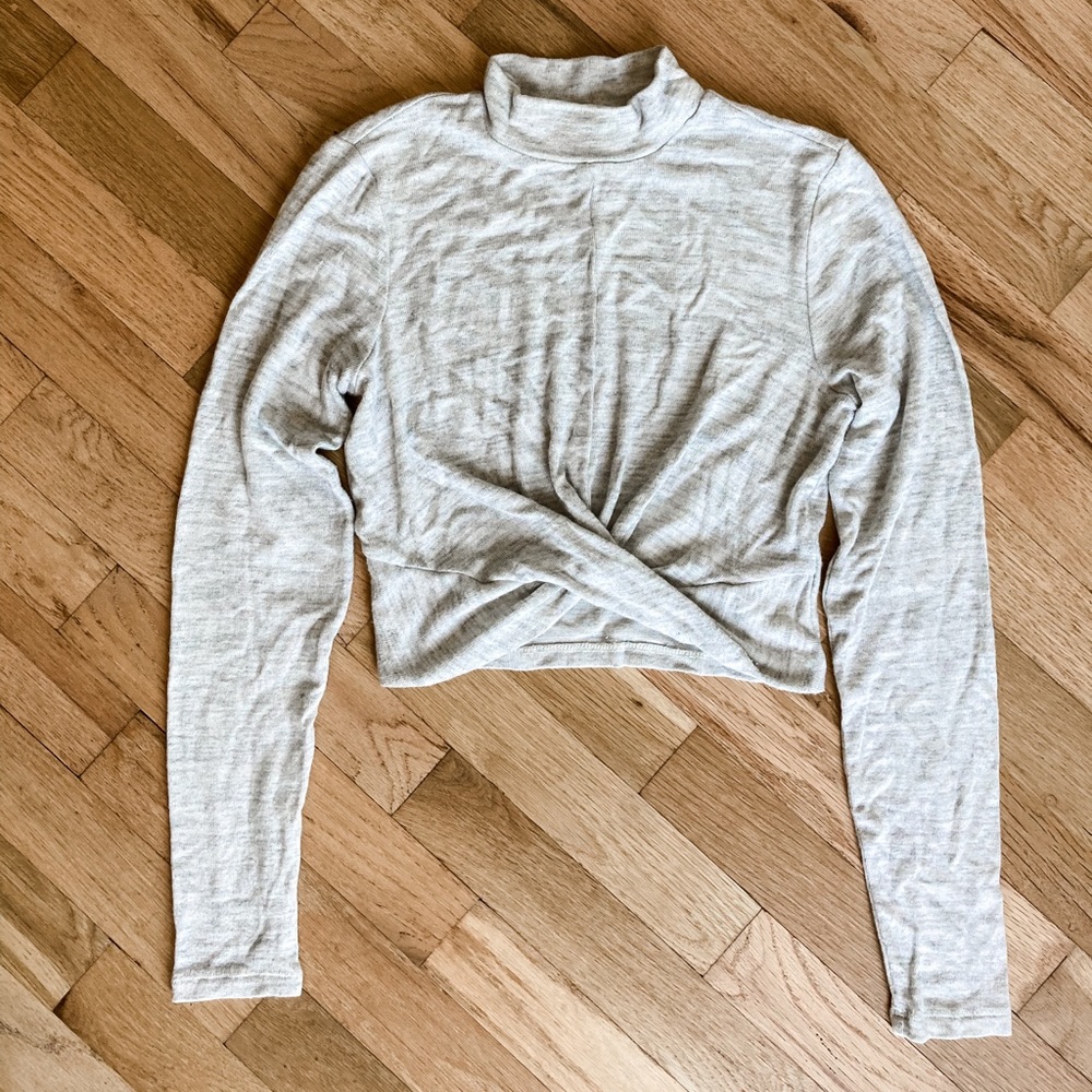 Xhilaration long sleeve crop top